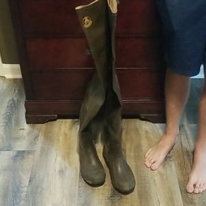 Wading fishing boots. Great gift for fathers day